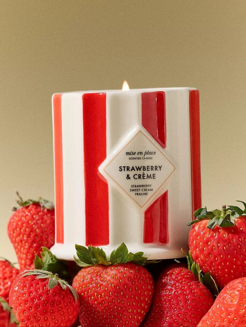 Antropologie mise en place Gourmand Strawberry & Crème Ceramic Candle